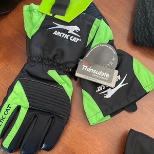 Snow mobile gloves never worn tags still on